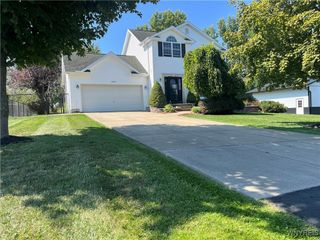 5992 Shoreham Drive, Hamburg, NY 14085