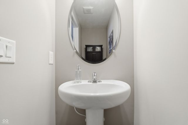 9658 Prairie Smoke Drive, Noblesville, IN 46060