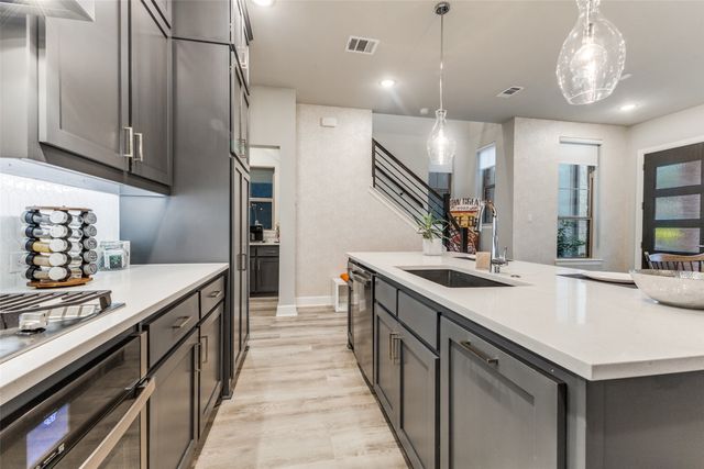 7129 Laurel Ridge, Dallas, TX 75231