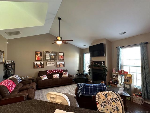 2784 Sivertsen Road, Autryville, NC 28318