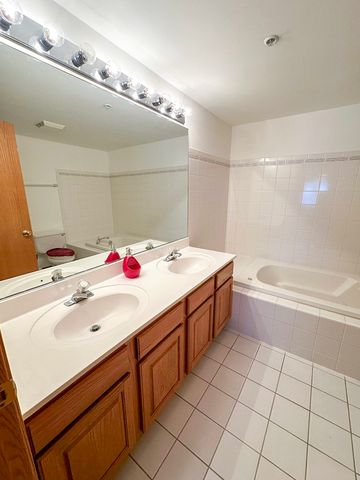 4700 N Harlem Avenue 306, Harwood Heights, IL 60706