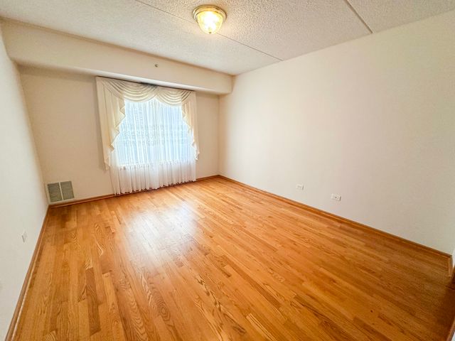 4700 N Harlem Avenue 306, Harwood Heights, IL 60706