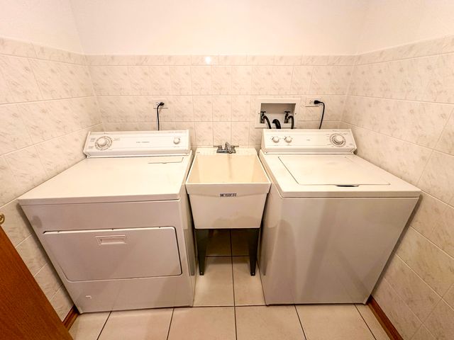 4700 N Harlem Avenue 306, Harwood Heights, IL 60706