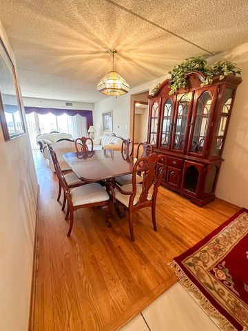 4700 N Harlem Avenue 306, Harwood Heights, IL 60706