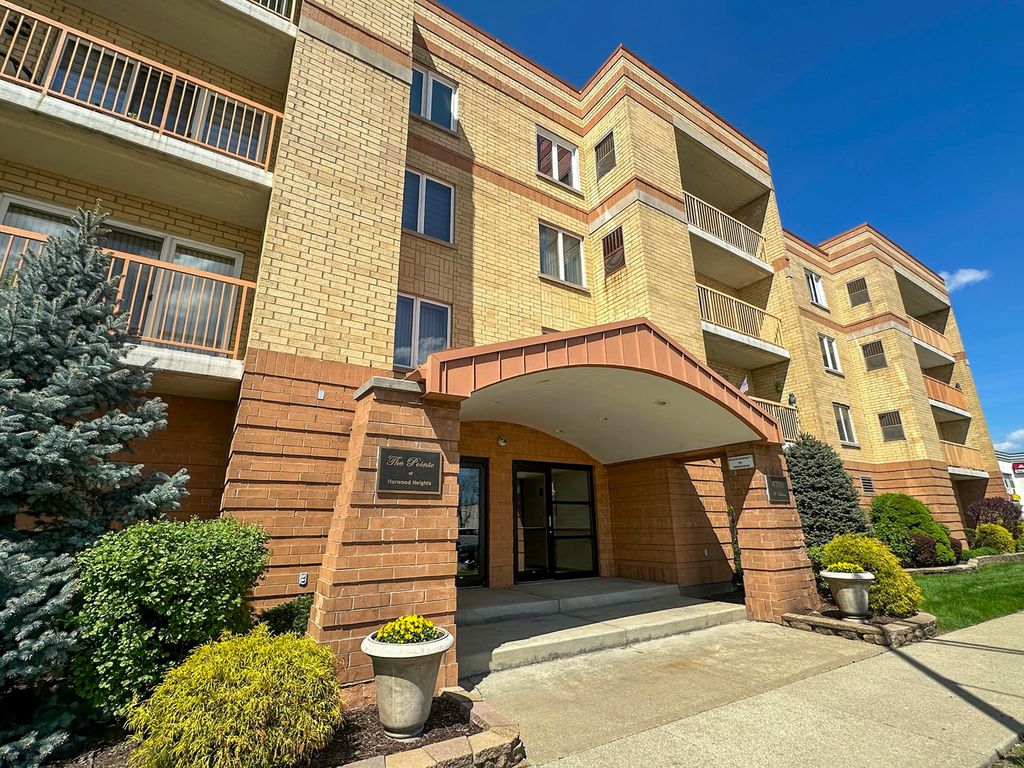 4700 N Harlem Avenue 306, Harwood Heights, IL 60706
