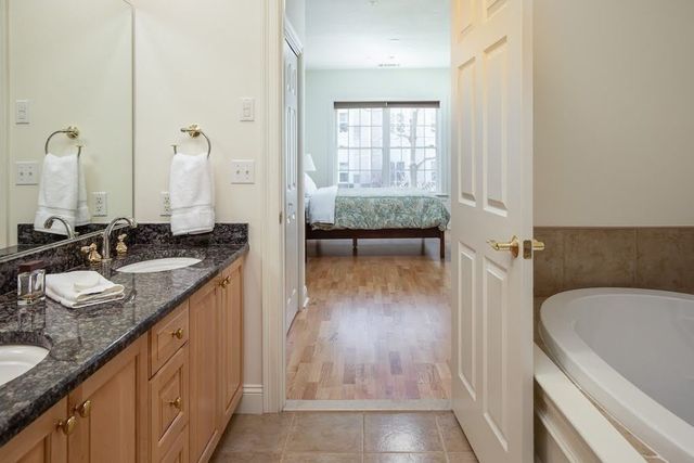 1104 Davenport Ave 1104, Canton, MA 02021