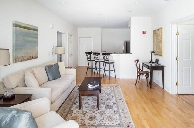 1104 Davenport Ave 1104, Canton, MA 02021