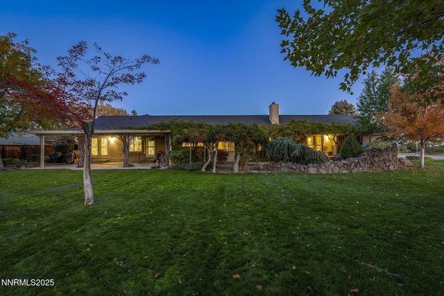 15 Carefree Place, Sparks, NV 89441