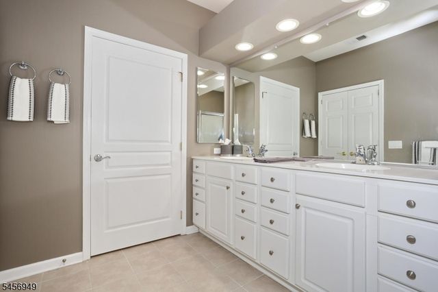 5111 Warrens Way 11, Wanaque Boro, NJ 07465