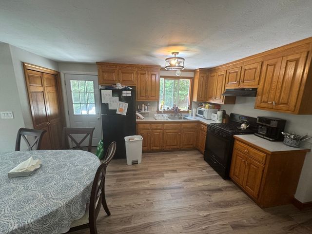 75 Donna Dr, Plymouth, MA 02360