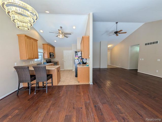 4090 Grand Oaks Trail, Burton, MI 48519