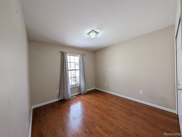 4090 Grand Oaks Trail, Burton, MI 48519