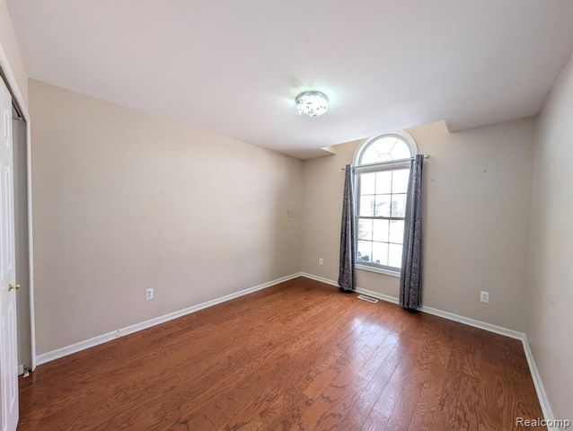 4090 Grand Oaks Trail, Burton, MI 48519