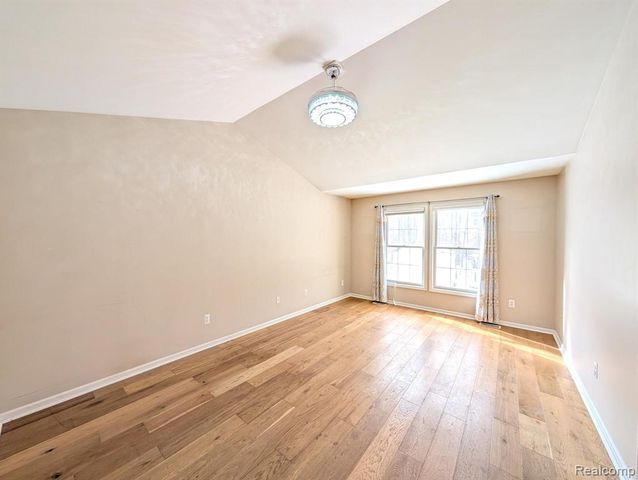 4090 Grand Oaks Trail, Burton, MI 48519