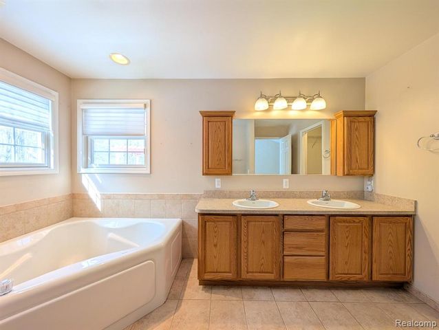 4090 Grand Oaks Trail, Burton, MI 48519