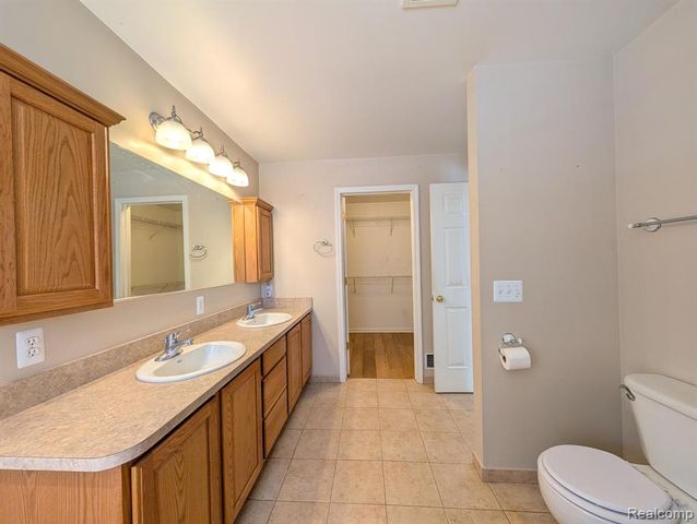 4090 Grand Oaks Trail, Burton, MI 48519