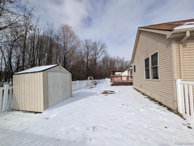4090 Grand Oaks Trail, Burton, MI 48519