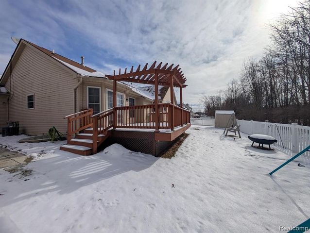 4090 Grand Oaks Trail, Burton, MI 48519