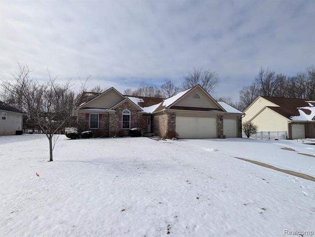 4090 Grand Oaks Trail, Burton, MI 48519