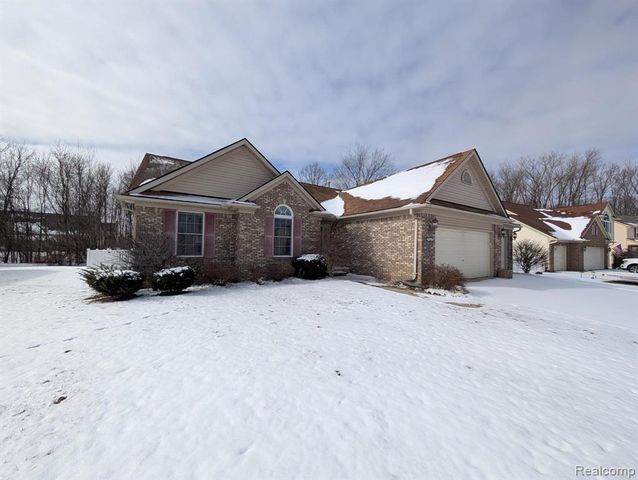 4090 Grand Oaks Trail, Burton, MI 48519