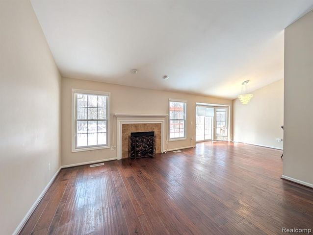 4090 Grand Oaks Trail, Burton, MI 48519