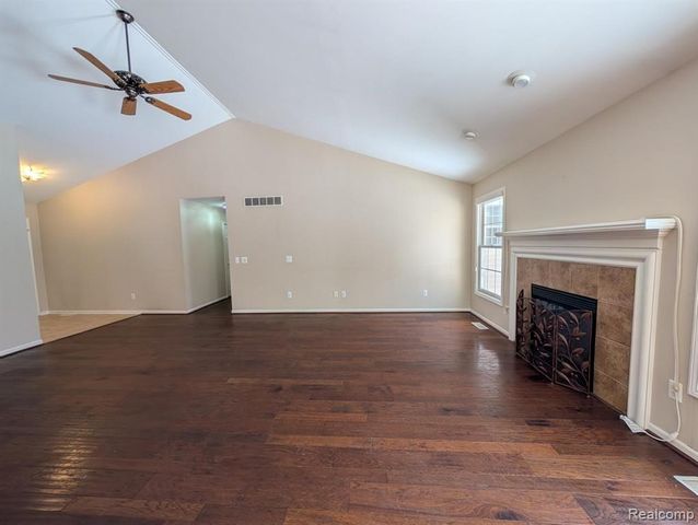 4090 Grand Oaks Trail, Burton, MI 48519