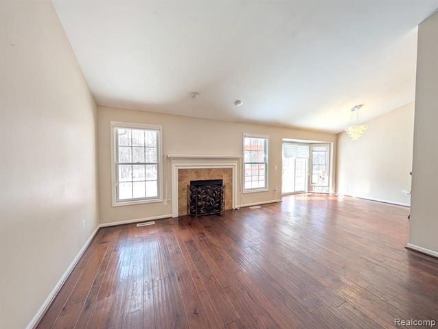 4090 Grand Oaks Trail, Burton, MI 48519