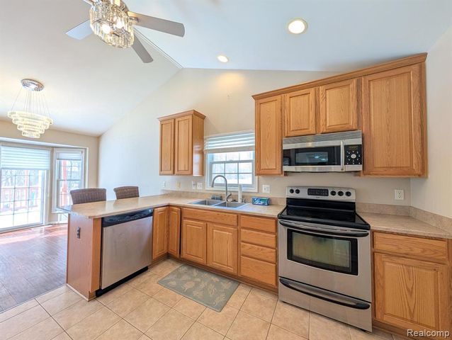 4090 Grand Oaks Trail, Burton, MI 48519