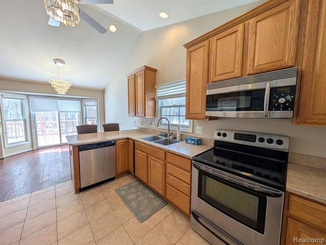 4090 Grand Oaks Trail, Burton, MI 48519