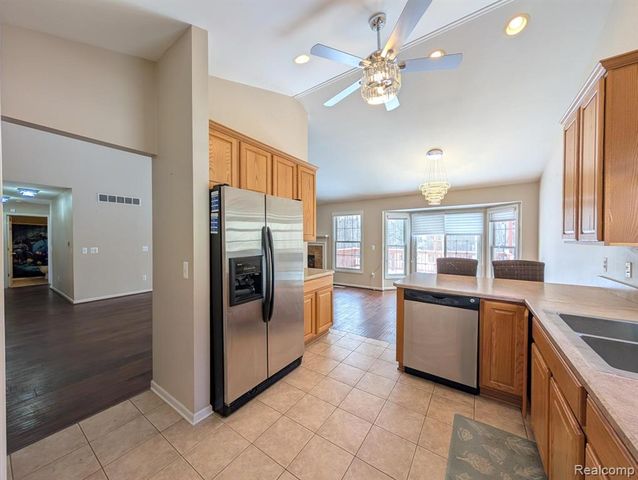 4090 Grand Oaks Trail, Burton, MI 48519