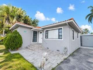 529 NW 8th St, Dania Beach, FL 33004