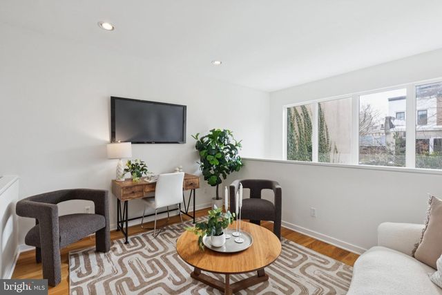 2414 PINE ST, Philadelphia, PA 19103