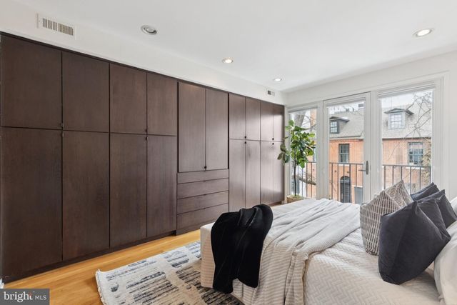 2414 PINE ST, Philadelphia, PA 19103