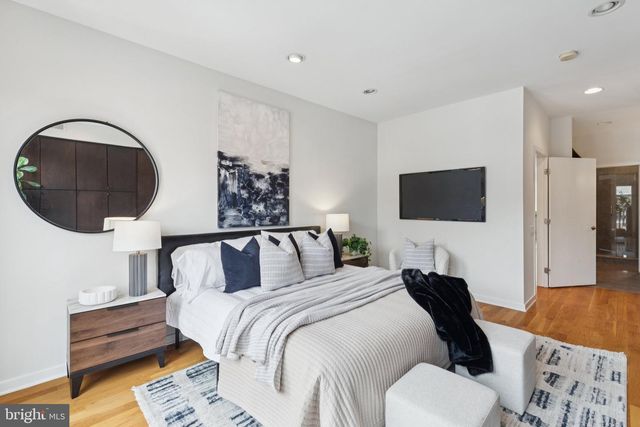 2414 PINE ST, Philadelphia, PA 19103