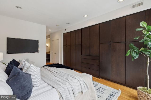 2414 PINE ST, Philadelphia, PA 19103