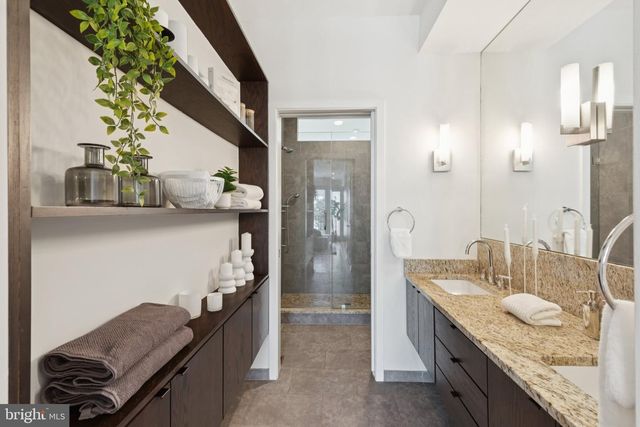 2414 PINE ST, Philadelphia, PA 19103