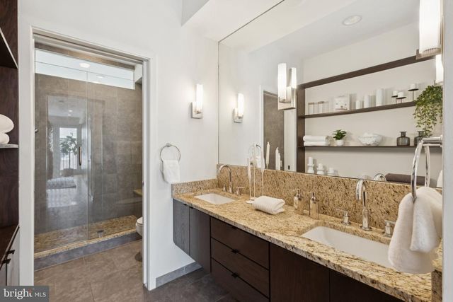 2414 PINE ST, Philadelphia, PA 19103