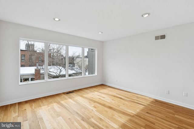 2414 PINE ST, Philadelphia, PA 19103