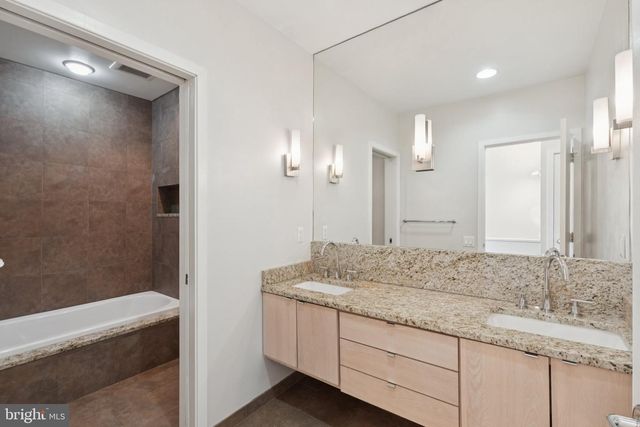 2414 PINE ST, Philadelphia, PA 19103