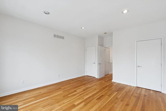 2414 PINE ST, Philadelphia, PA 19103