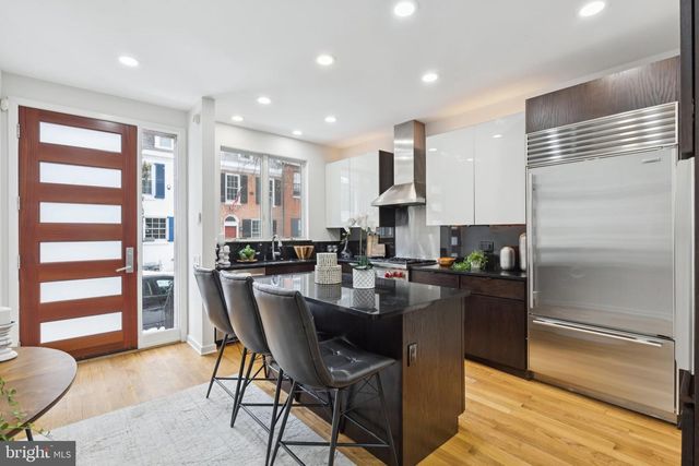 2414 PINE ST, Philadelphia, PA 19103