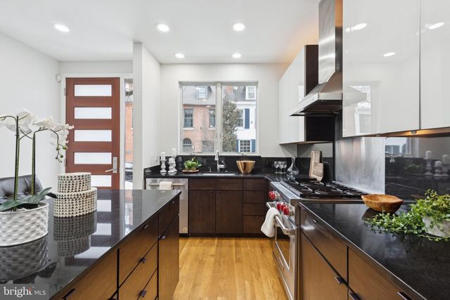 2414 PINE ST, Philadelphia, PA 19103