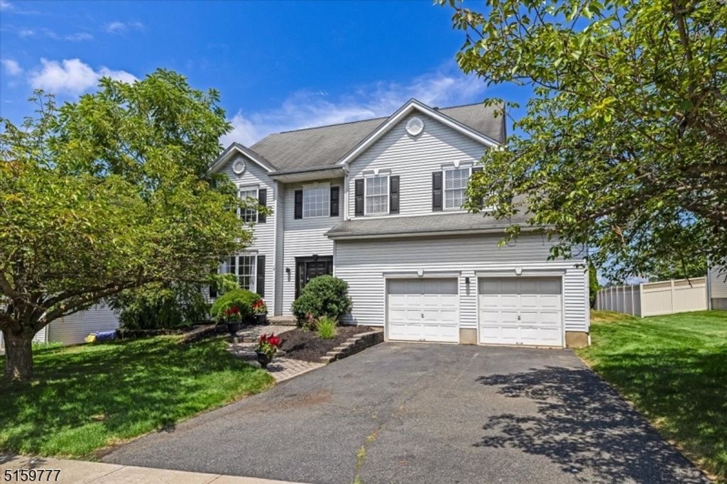 12 Heron Dr, Washington Twp., NJ 07853