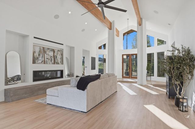 9313 N Hills Ct, Oakdale, CA 95361