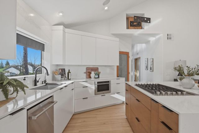 9313 N Hills Ct, Oakdale, CA 95361