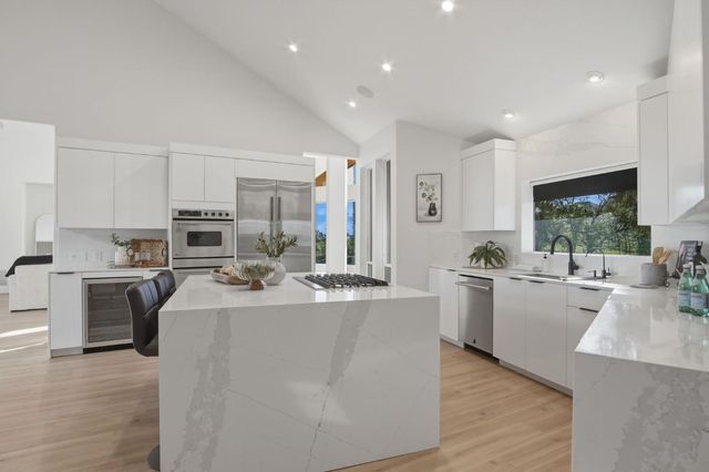 9313 N Hills Ct, Oakdale, CA 95361