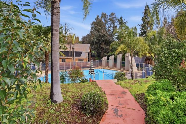 9313 N Hills Ct, Oakdale, CA 95361