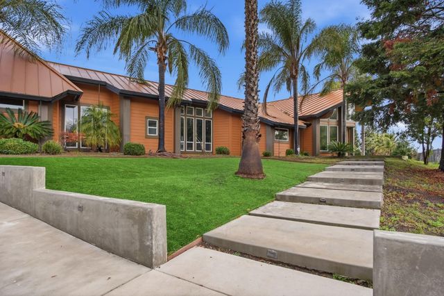 9313 N Hills Ct, Oakdale, CA 95361