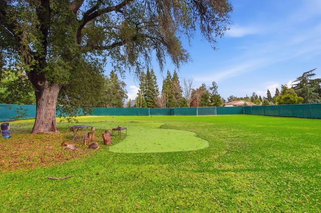 9313 N Hills Ct, Oakdale, CA 95361