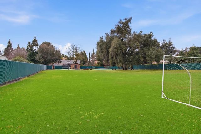 9313 N Hills Ct, Oakdale, CA 95361